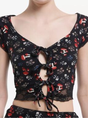 Hot Topic Black Mushroom Tie-Front Lace Trim Crop Top Sz medium